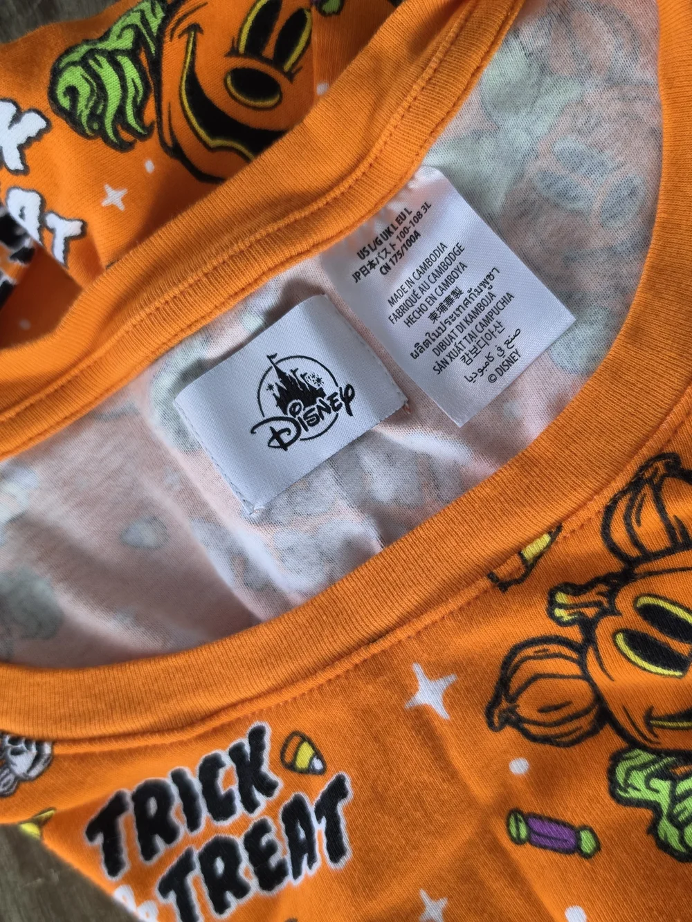 2024 Disney Orange Pumpkin 'Trick or Treat' Halloween Pajamas Size Large - Picture 2 of 3